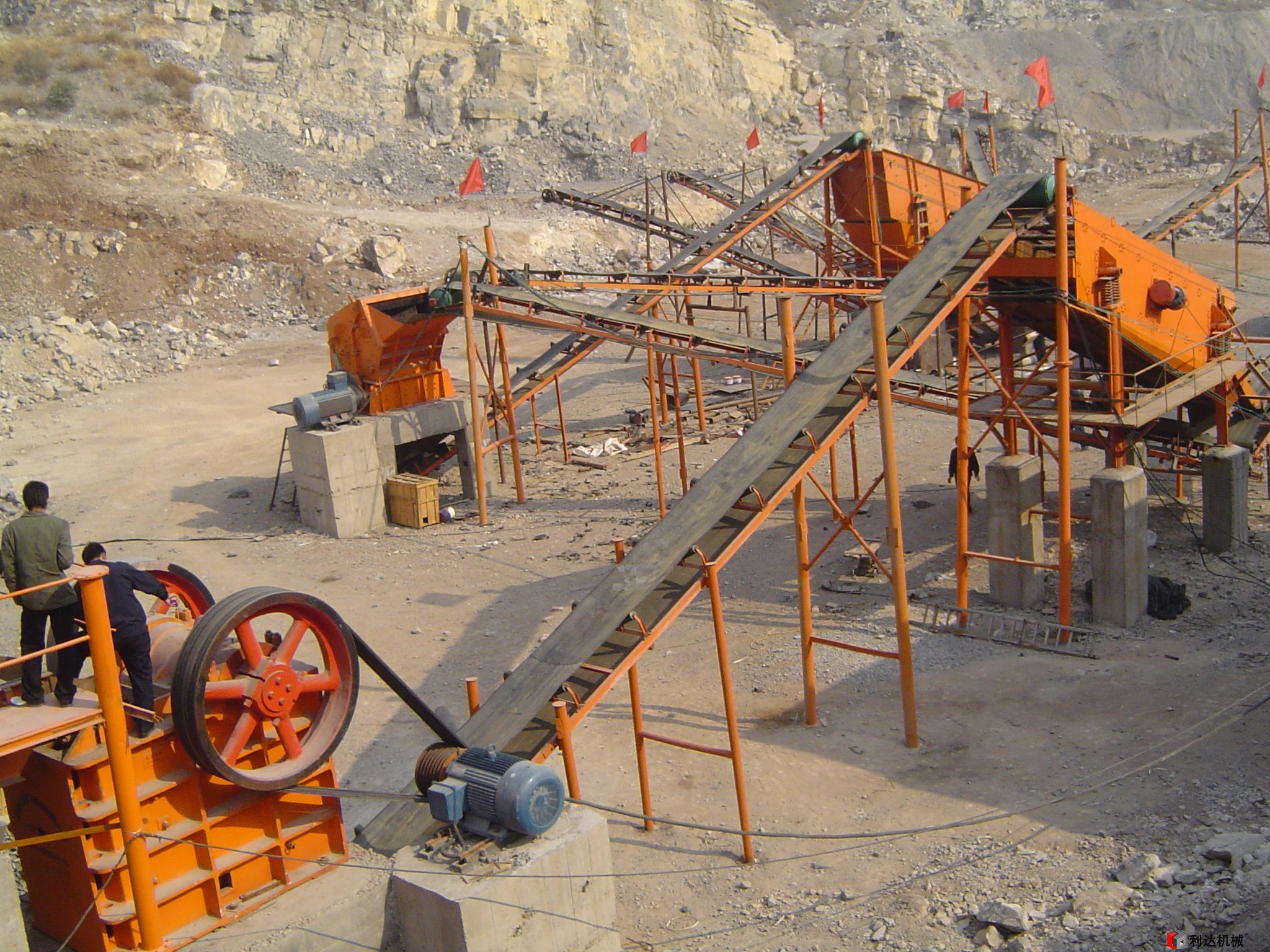 反擊式破碎機(jī)生產(chǎn)現(xiàn)場(chǎng)